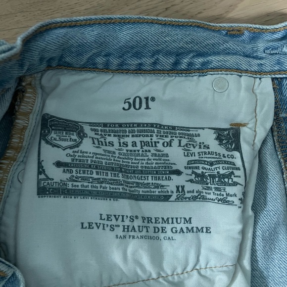 Levi’s 501 jean shorts - Picture 3 of 4
